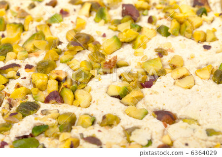 Halva with pistachios 6364029
