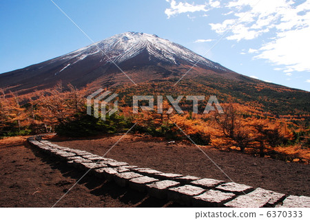 Fuji of autumn leaves Fuji of autumn leaves 6370333
