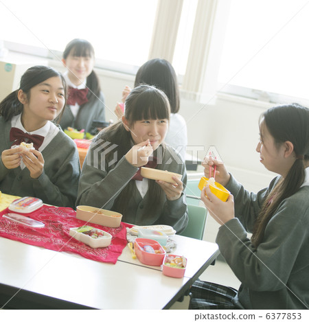 中學生吃午飯 中學生吃午飯 6377853