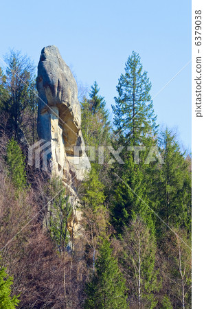 Urych Rocks view 6379038