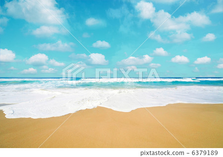 Sandy beach 6379189