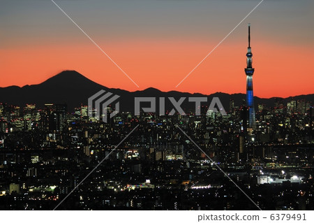 Fuji that dyes in dusk and Tokyo sky tree 6379491