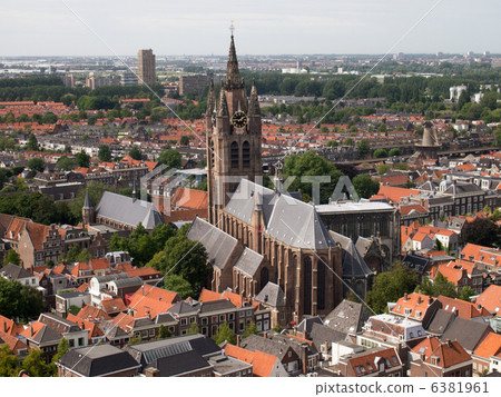 The streets of Delft (old church) 6381961