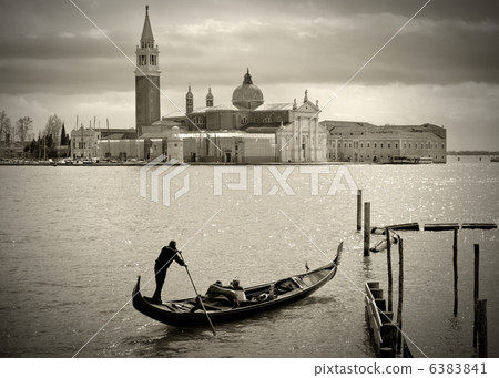 Gondolier in Venice 6383841