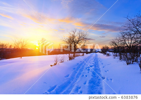 Beautiful winter sunset 6383876
