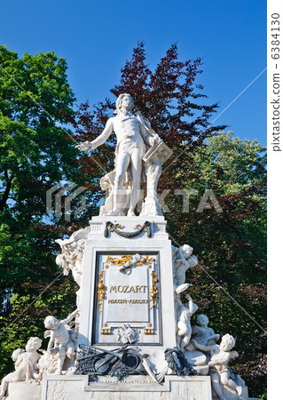 Statue of Wolfgang Amdeus Mozart 6384130