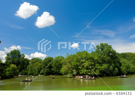 Pond in Central Park, New York 6384131