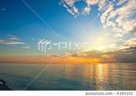Sunrise over Atlantic ocean 6384182