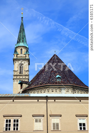 Church (Franziskanerkirche) in Salzburg 6385171