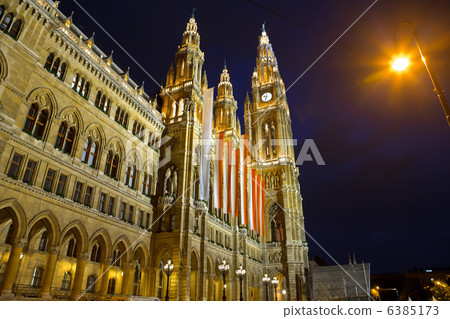 Town hall in Vienna at night, Austria Town hall in Vienna at night, Austria 6385173