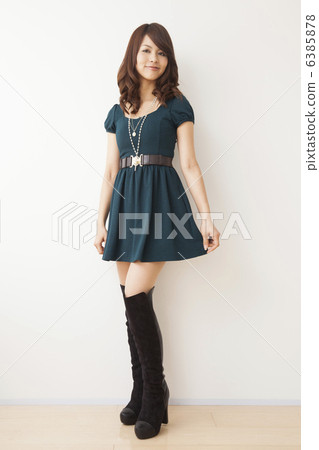 青苔綠一件女人 6385878