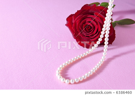 Roses and pearls 6386460