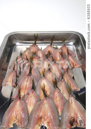 Three bean curd 6388935