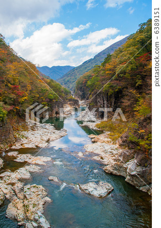Autumn in the valley 6389151