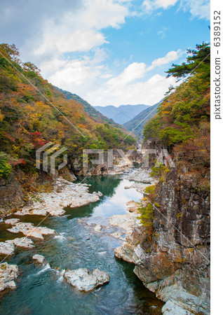 Autumn in the valley 6389152