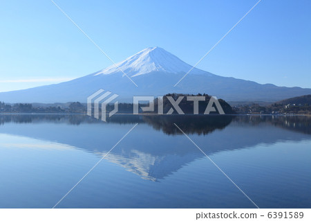 Fuji Goko Lake Kawaguchiko and Mt. Fuji at the estuary Fuji Goko Lake Kawaguchiko and Mt. Fuji at the estuary 6391589