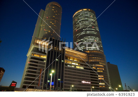 中央塔在黃昏 中央塔在黃昏 6391923