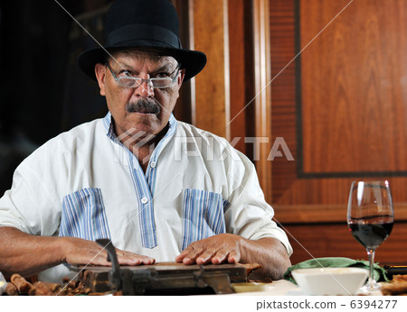 man making luxury handmade cuban cigare man making luxury handmade cuban cigare 6394277