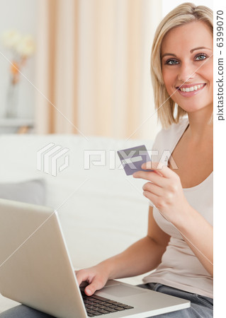 Portrait of cute woman buying online 6399070