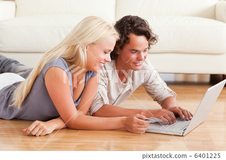 Young couple shopping online Young couple shopping online 6401225