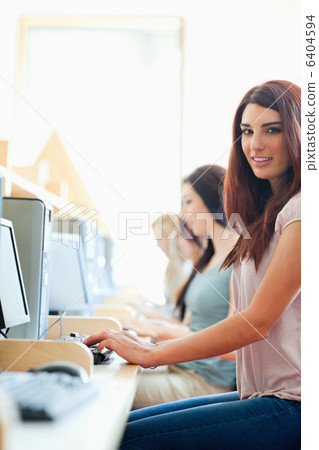 Student using a computer 6404594