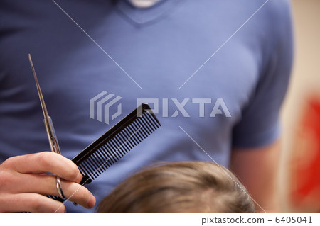 Close up of scissors and a comb Close up of scissors and a comb 6405041