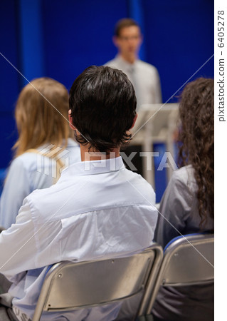 Portrait of young people listening to a man 6405278