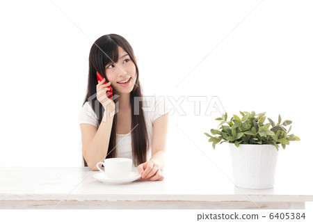 使用智能手機的女人 6405384