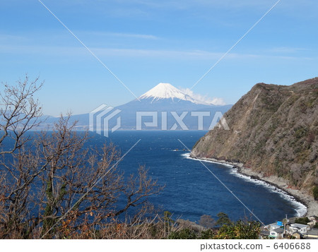 從閃閃發光的山丘到富士山伊達山的海岸線 6406688