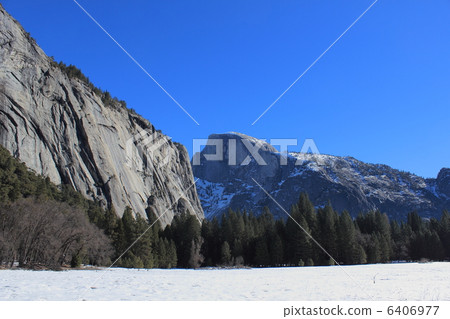 Yosemite National Park in winter 6406977