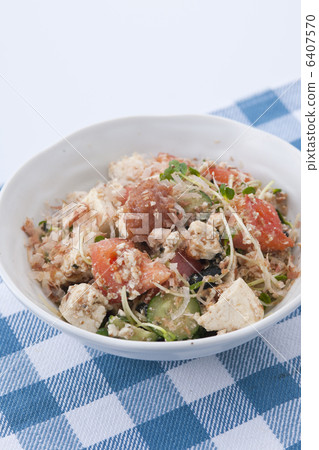 Tofu and plum tomato salad Tofu and plum tomato salad 6407570