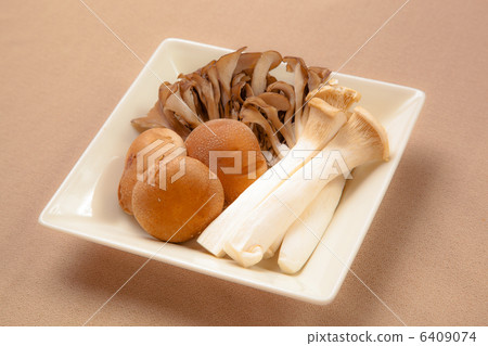 Assorted mushrooms 6409074