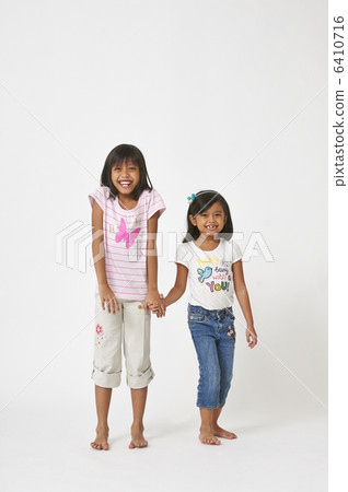 Malay sisters 6410716