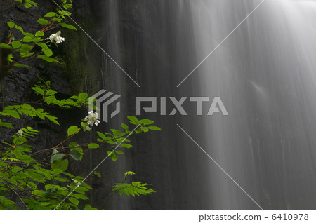 Onogawa immobile waterfall 6410978