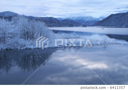 秋元湖的早晨 6411357