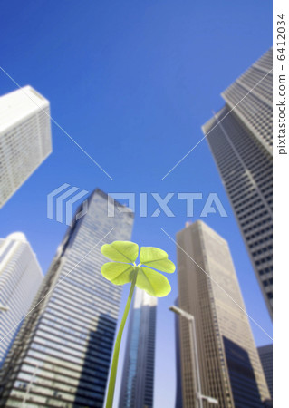 Four-leaf clovers and Shinjuku building group 6412034