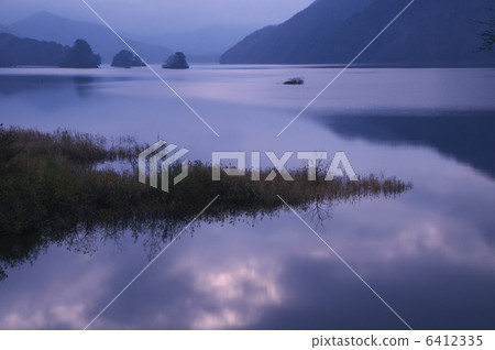 秋元湖的早晨 6412335