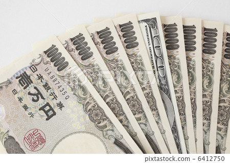 100美元的鈔票和1萬日元的鈔票 100美元的鈔票和1萬日元的鈔票 6412750