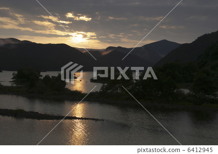 秋元湖的早晨 6412945