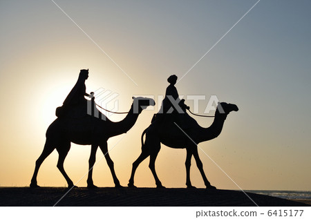 Moon's desert camel statue Sunrise Moon's desert camel statue Sunrise 6415177
