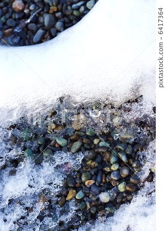 Snow background material · Snow melting in ball gravel · Vertical position Snow background material · Snow melting in ball gravel · Vertical position 6417364