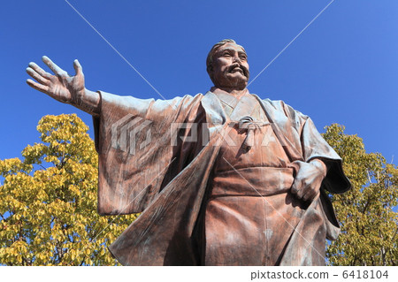 Iwasaki Yataro's statue 6418104