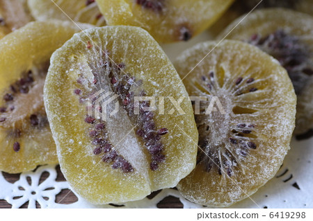 Green kiwi dried fruit 6419298