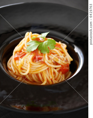 Pasta with black rim plate (vertical image) 6419763