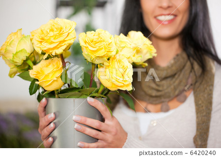 Female florist in flower shop Female florist in flower shop 6420240