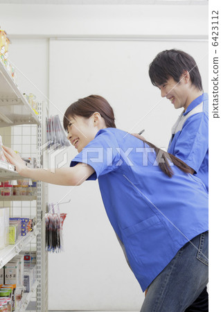 便利店店員 6423112