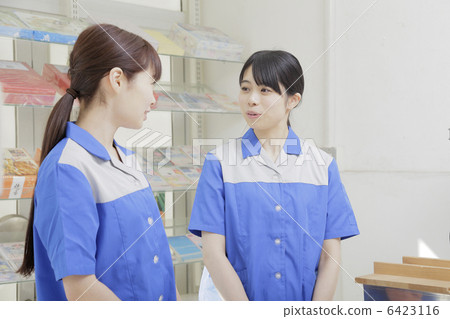 便利店店員 6423116