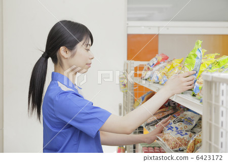 便利店店員 6423172