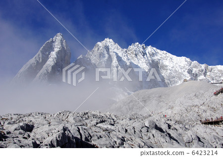Tamlong Snow Mountain 6423214