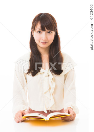 讀一本書的女人 6423403